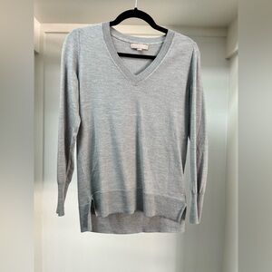 Banana Republic extra fine merino wool blend V-Neck Gray Sweater XS